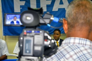 Adviseur/bondscoach Patrick Kluivert tijdens de persconferentie