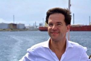 Premier Rutte bezoekt het havengebied van Willemstad - foto: Dick Drayer