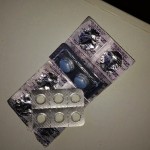 Een strip van zes Valium pillen kost tien gulden, Viagra pillen kosten vijf gulden per stuk - foto: Leoni Leidel-Schenk