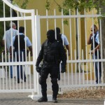 Strikte veiligheidsmaatregelen tijdens de zaak - foto Belkis Osepa