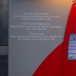 Tekst op de parkeerautomaten bij vliegveld Hato