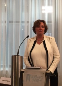 Commissievoorzitter Liesbeth Spies tijdens de presentatie van het rapport. Foto: Pieter Hofmann.