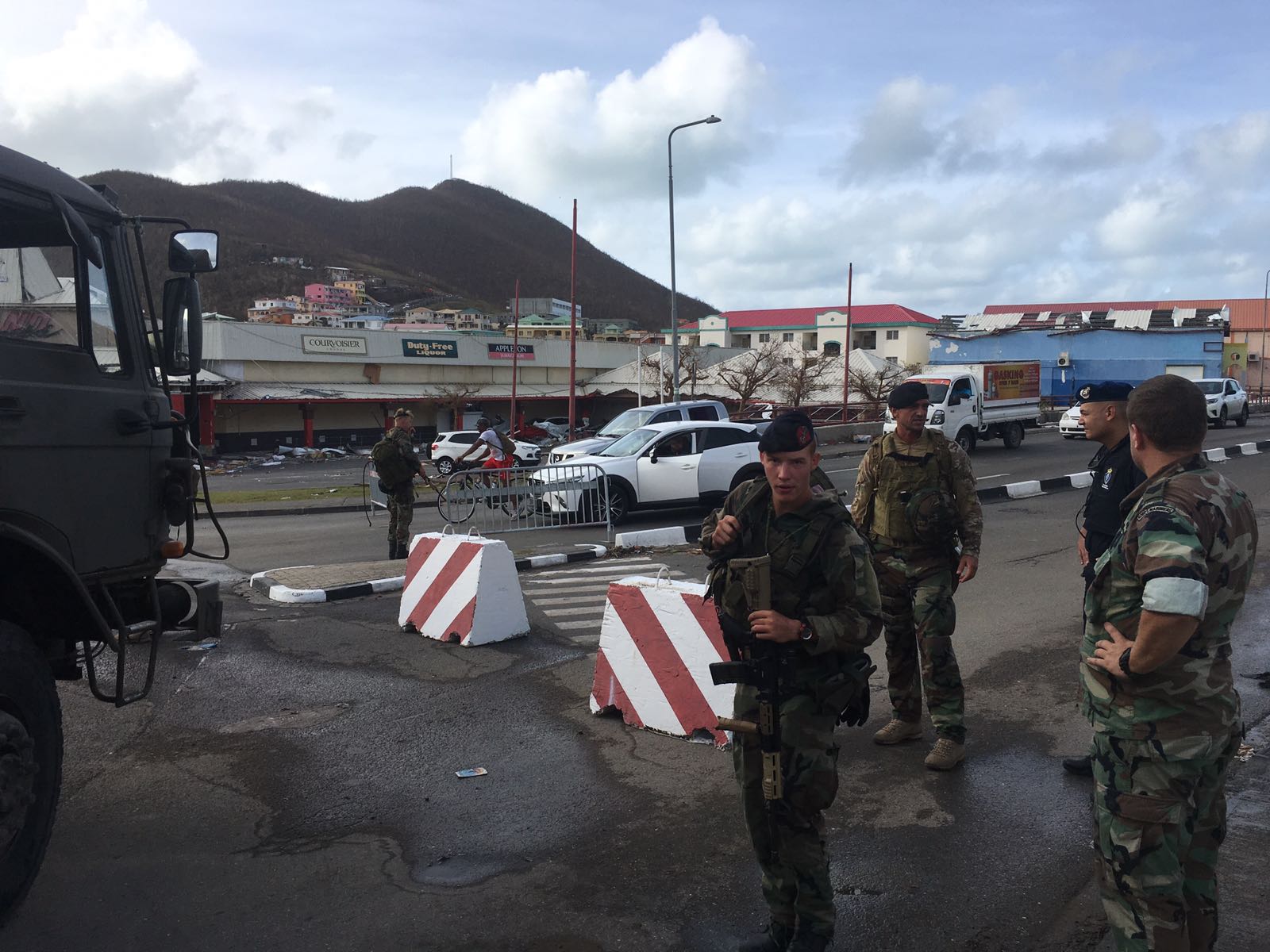 Sint-Maartenaren hopen op nog meer mariniers en hulp