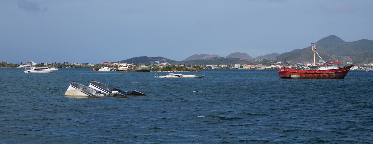 Wat gebeurt er met de scheepswrakken in Simpson Bay?