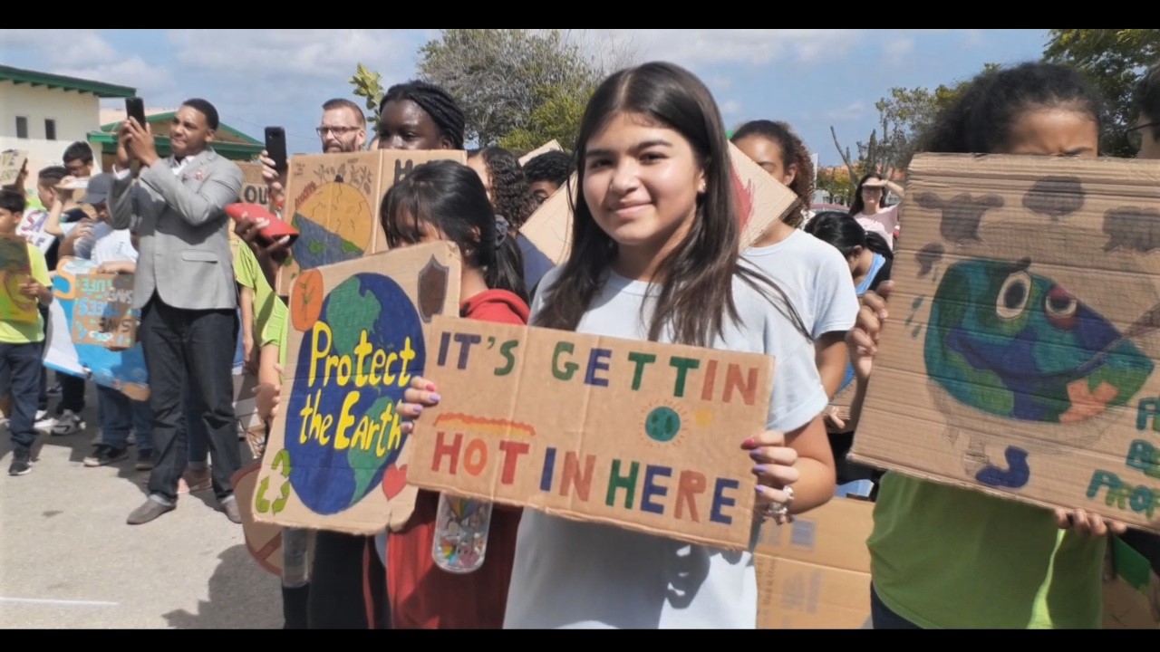 Eerste klimaatactie op Aruba trekt 200 deelnemers