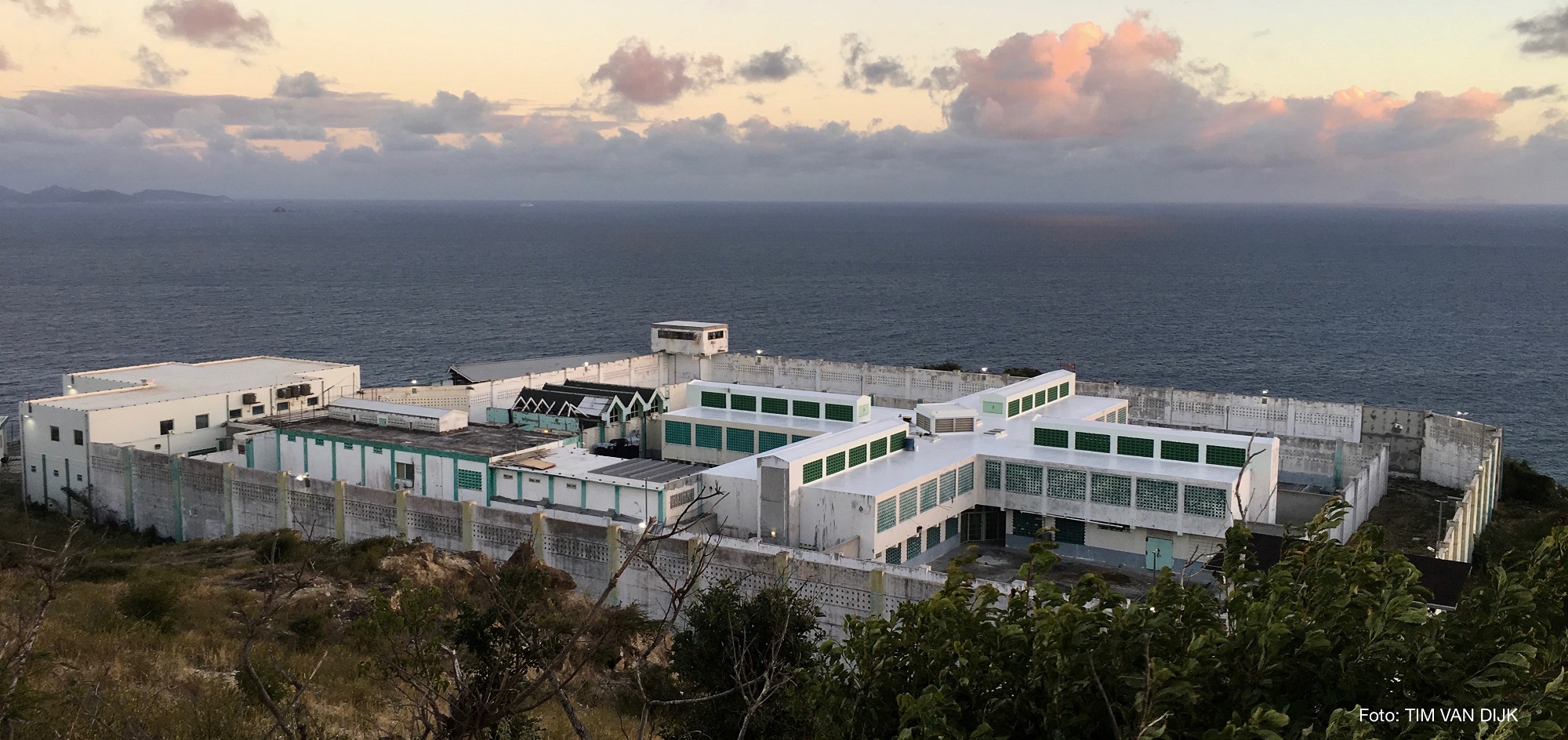 Grote zorgen over nijpend cellentekort: val kabinet Sint-Maarten vertraagt aanpak