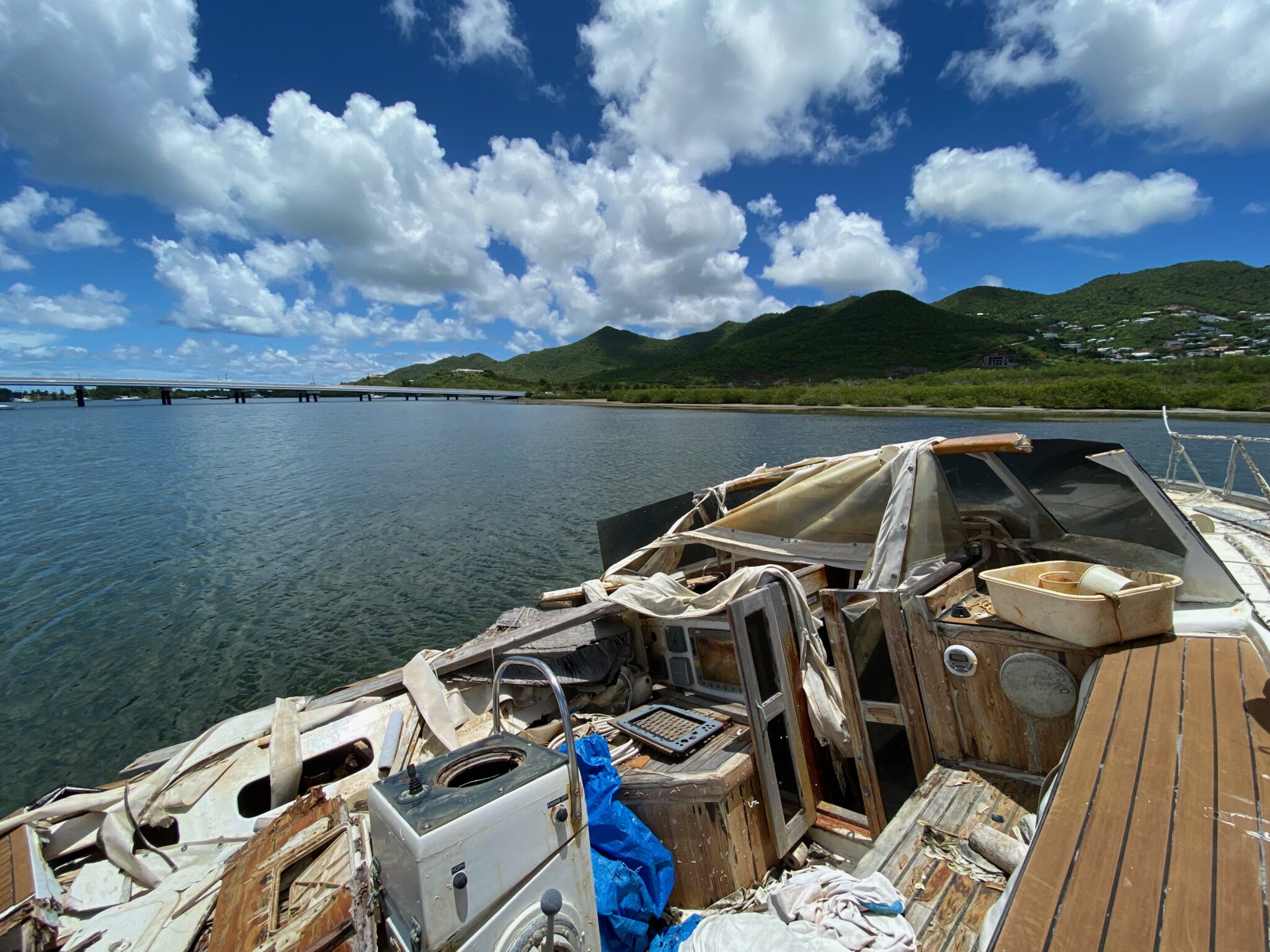 Scheepswrakken bij Sint-Maarten vormen gevaar voor mens en milieu