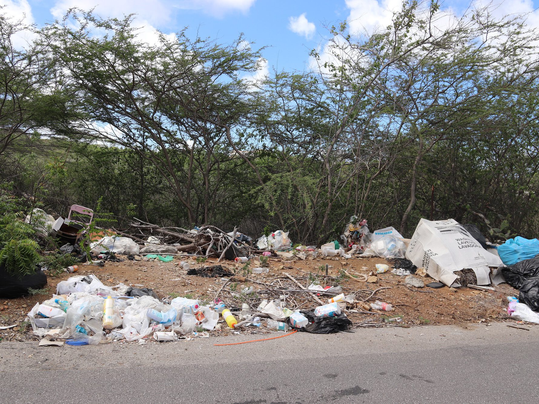 Vervuild Curaçao komt in actie tegen zwerf- en stortafval