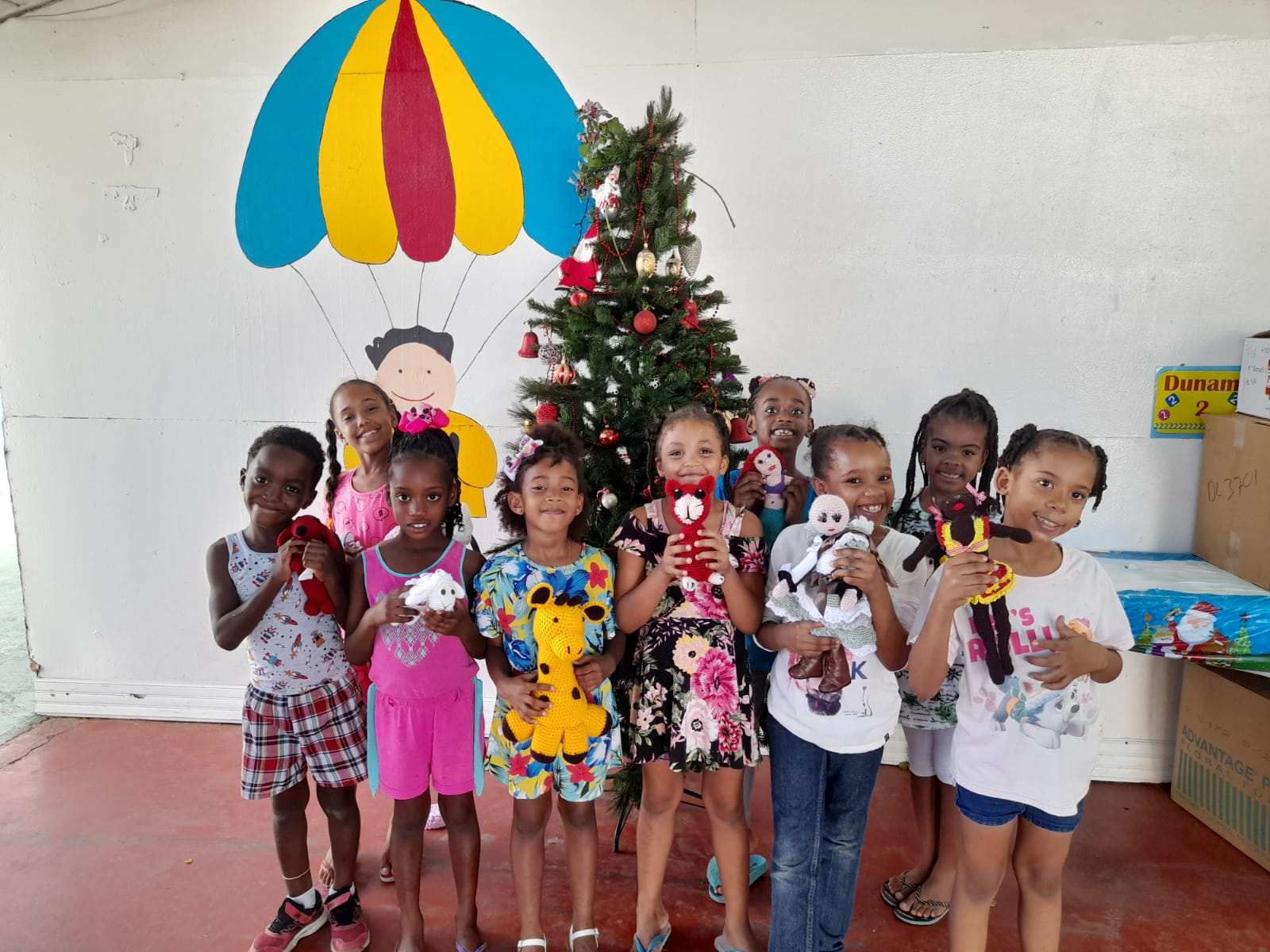 Kerstcadeaus voor kansarme kinderen op Curaçao