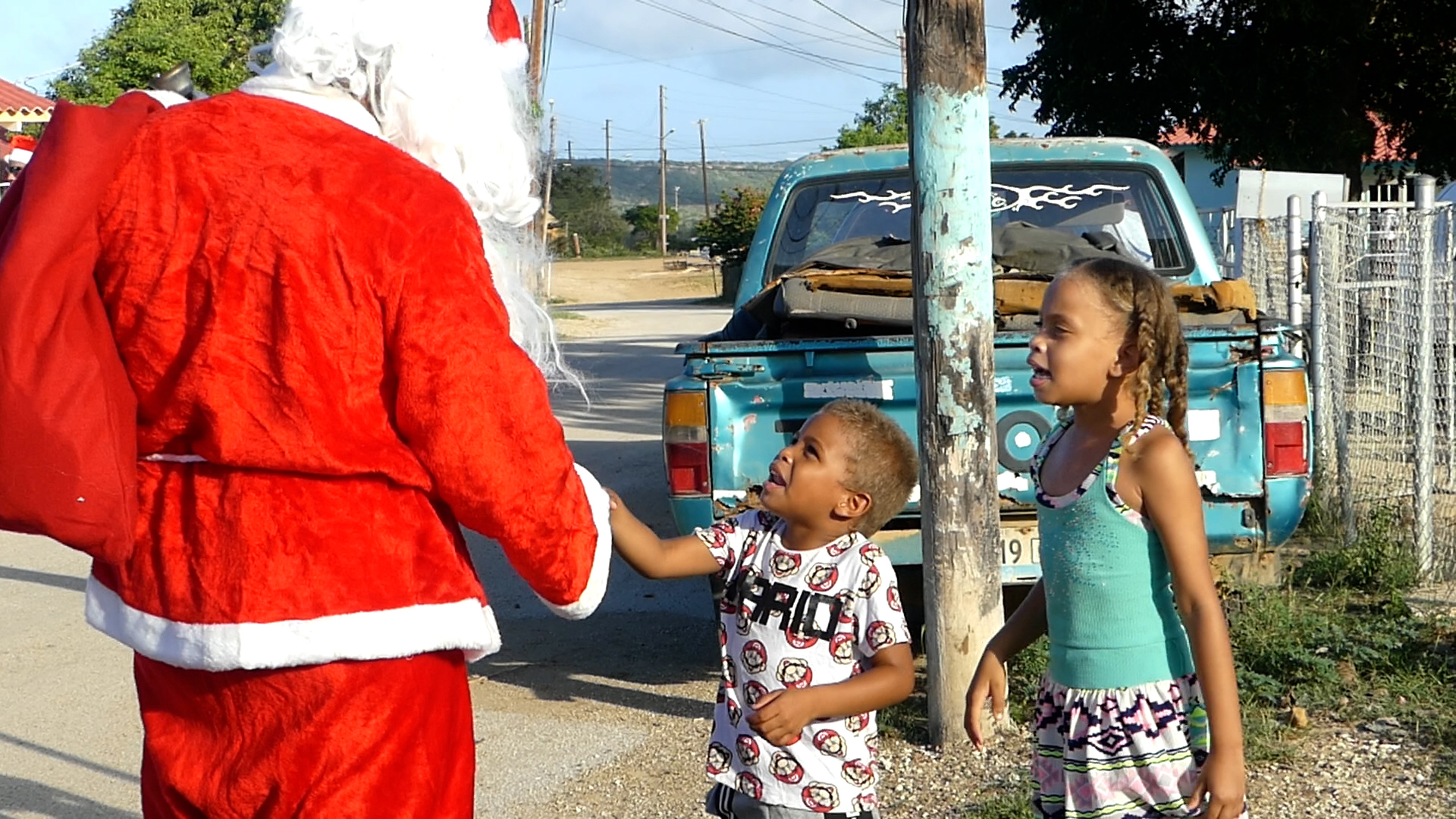 Meer dan 400 kinderen op Bonaire blij gemaakt met kerstcadeau