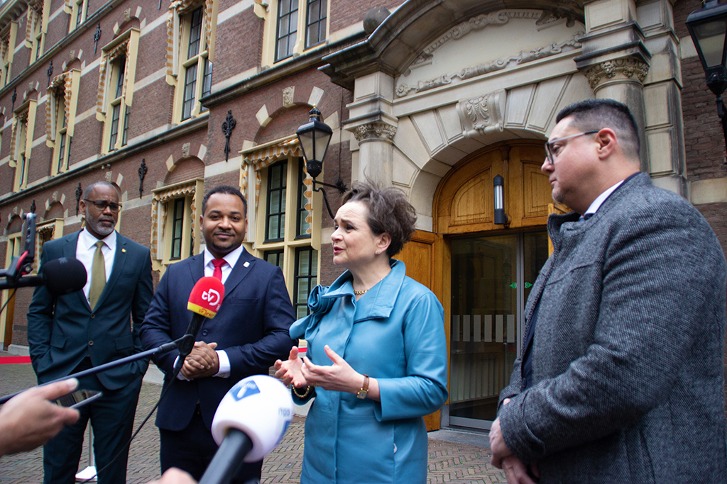 Nieuwe staatssecretaris bezoekt eilanden: eindelijk meer samenwerking in plaats van ruzie?