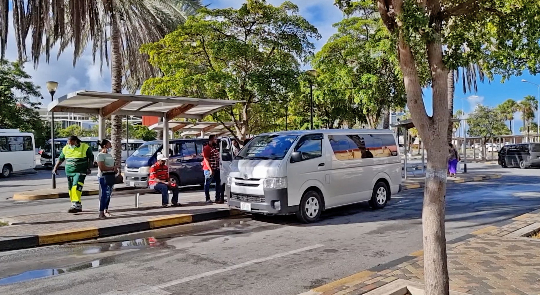 Toilet busstation Curaçao al maanden kapot: ‘Het stinkt overal naar urine, mensen moeten hun plas ophouden’