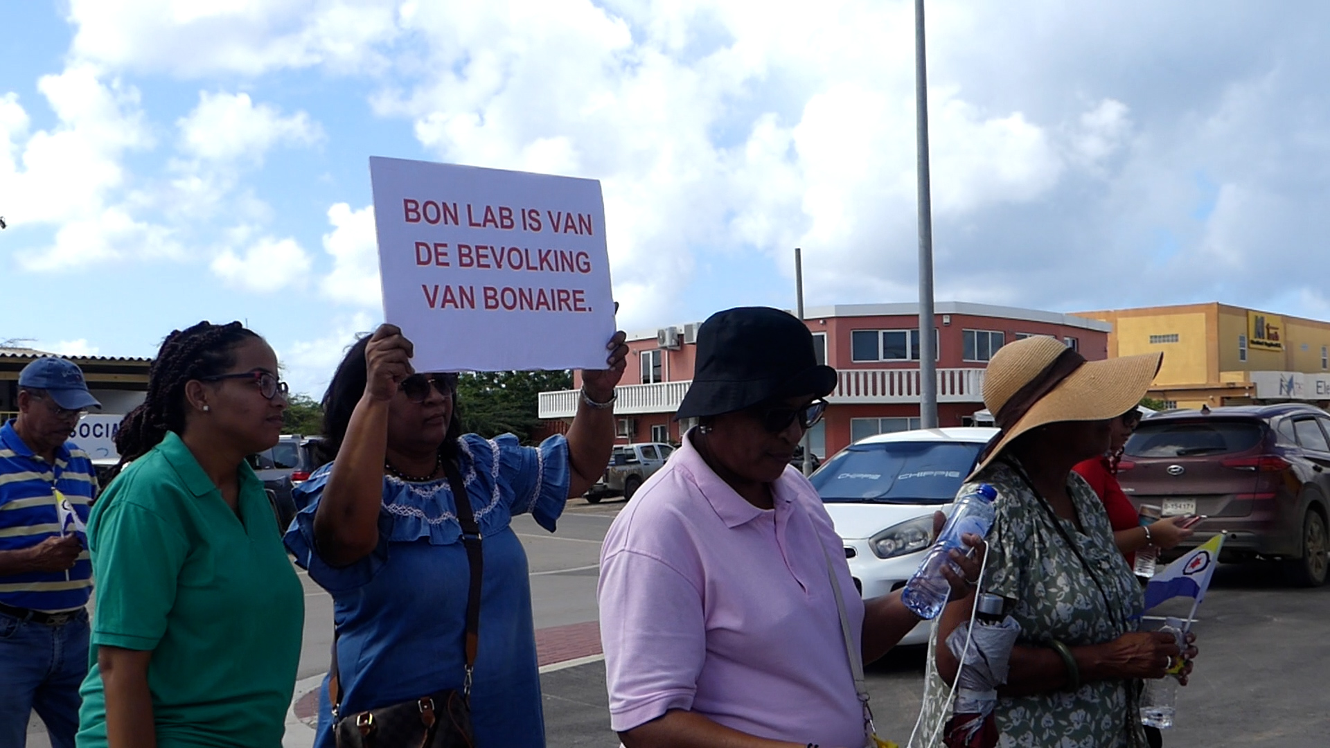 Protest op Bonaire tegen sluiting laboratorium