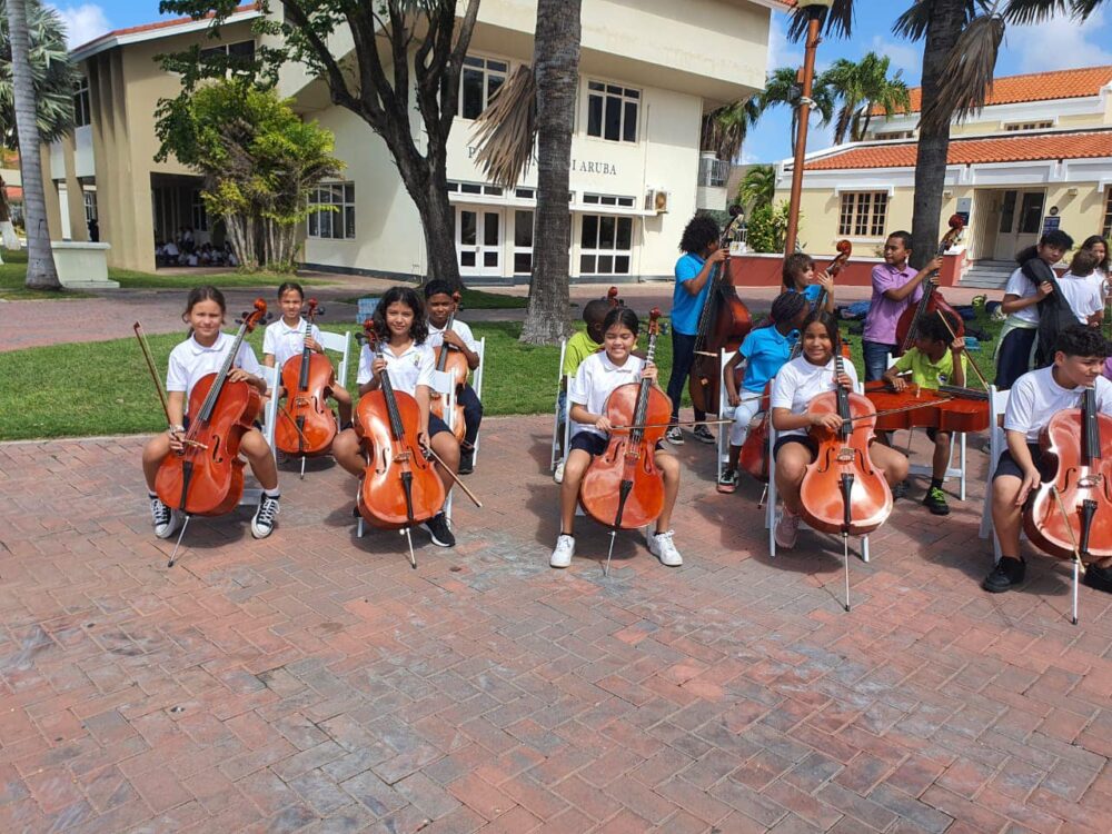 Leerorkest Aruba oefent met eigen ‘prinses’ Amalia