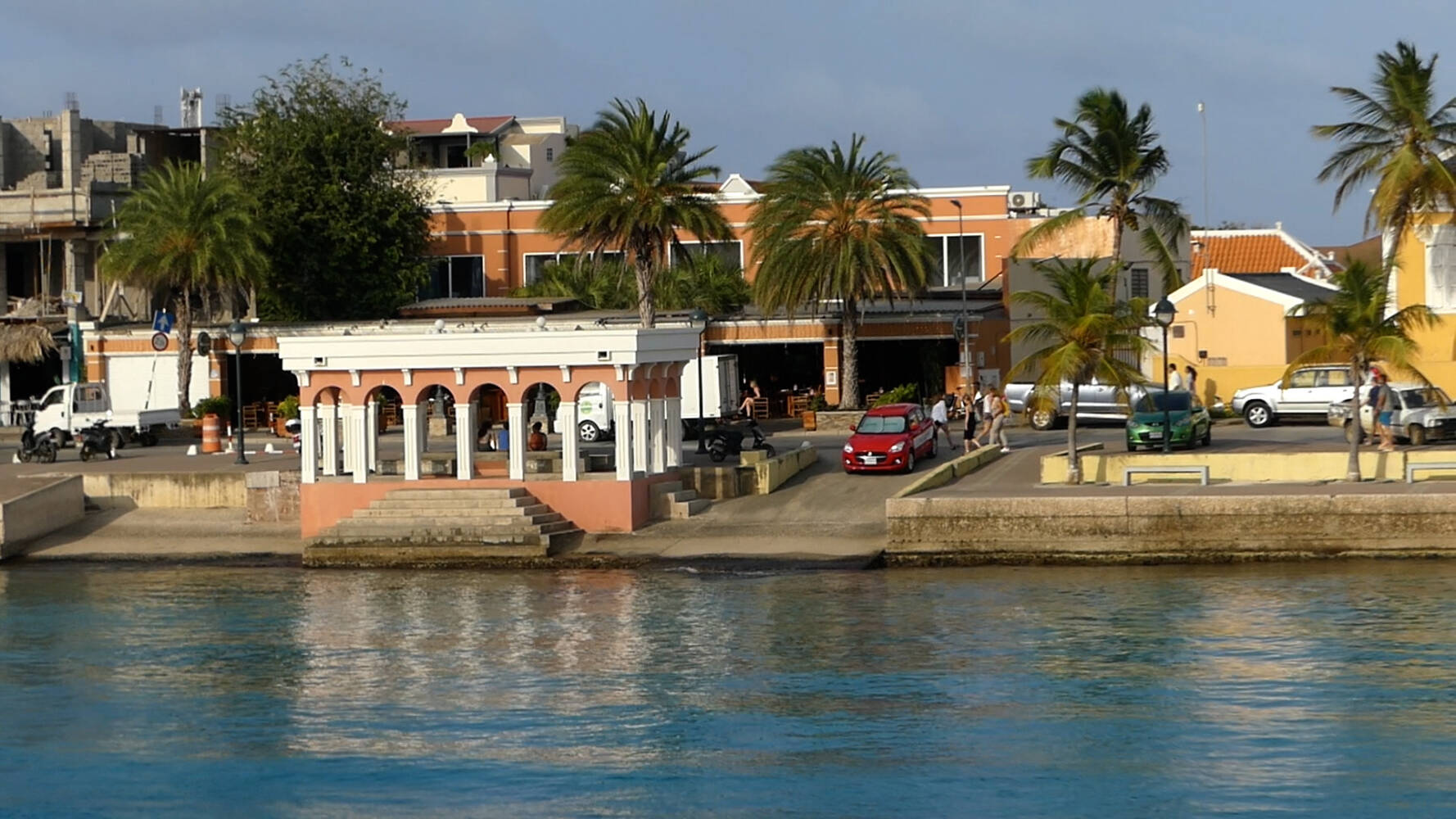 Tijd voor een gekozen gezaghebber? Dit vinden de partijen op Bonaire