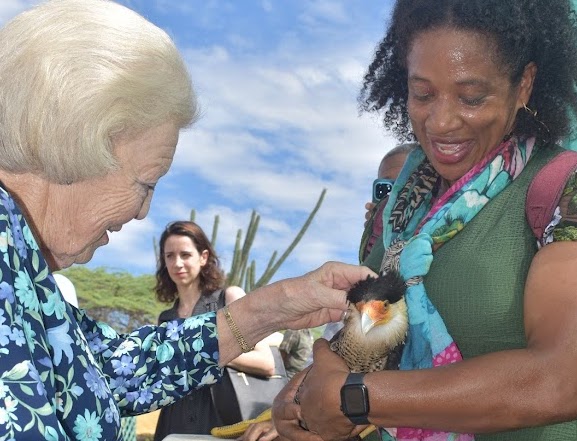 Prinses Beatrix geniet volop van natuur op Curaçao