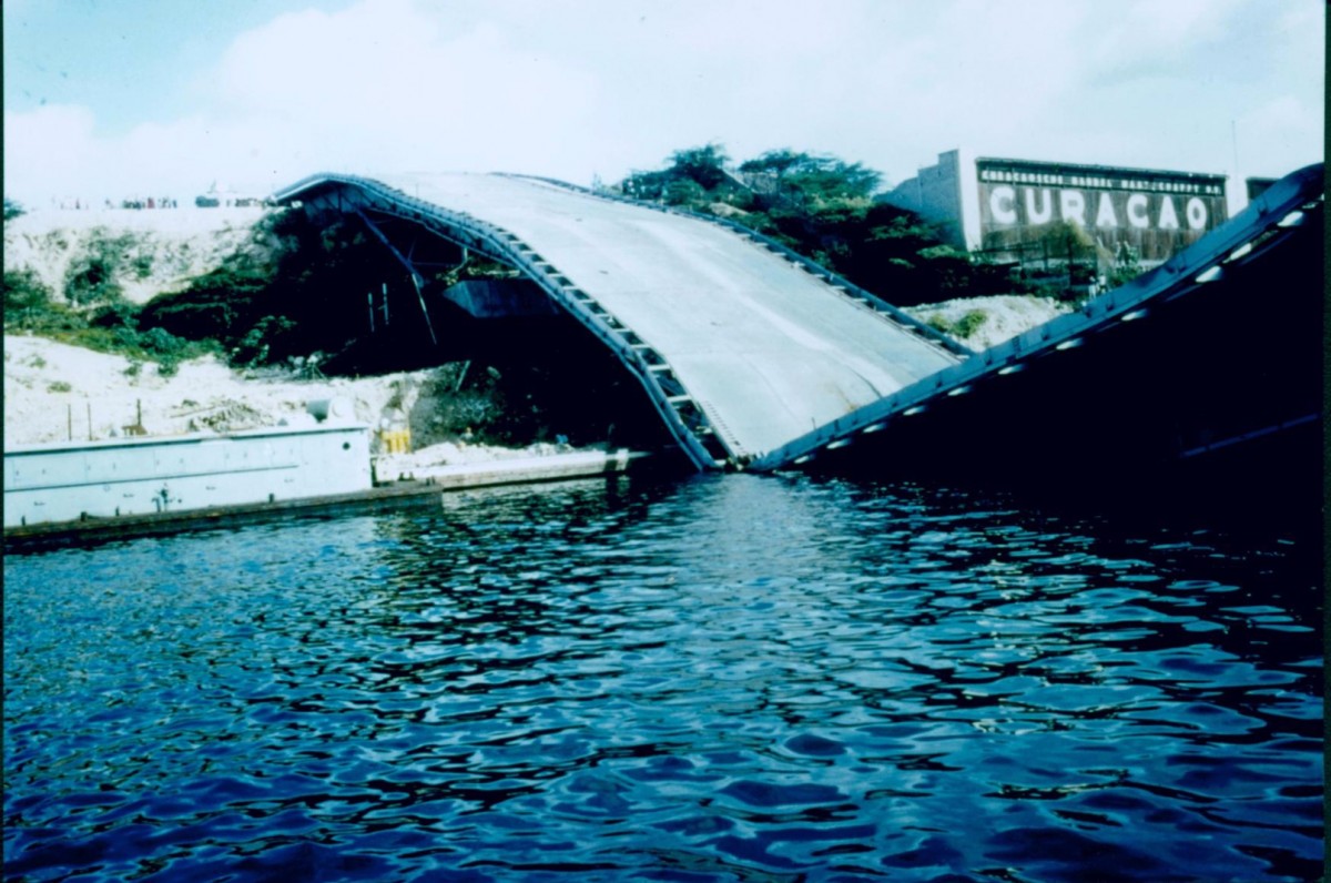 ‘Instorten Julianabrug (1967) was grootste ramp ooit op Curaçao’