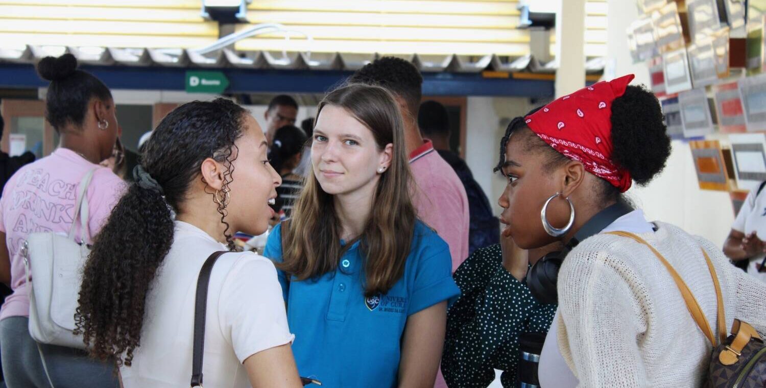 De genderkloof in het onderwijs op Curaçao: Jongens blijven achter