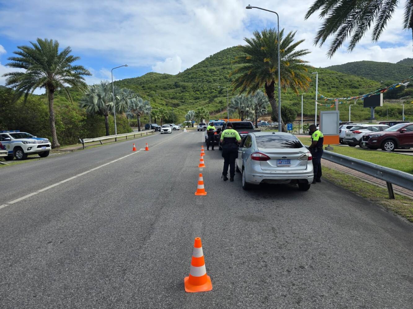 Politie Sint Maarten gaat door met controles: zorgen over wapens en drugs