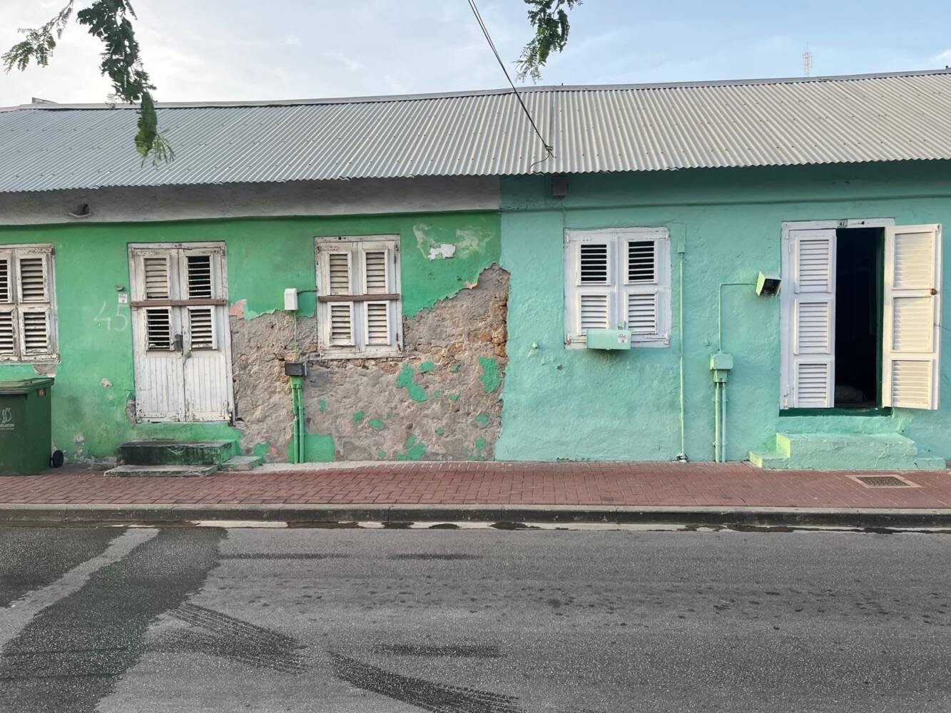 Arme wijken op Curaçao blijven jaar in, jaar uit in de problemen! Fleur de Marie (3); de enige wijk die is verbeterd