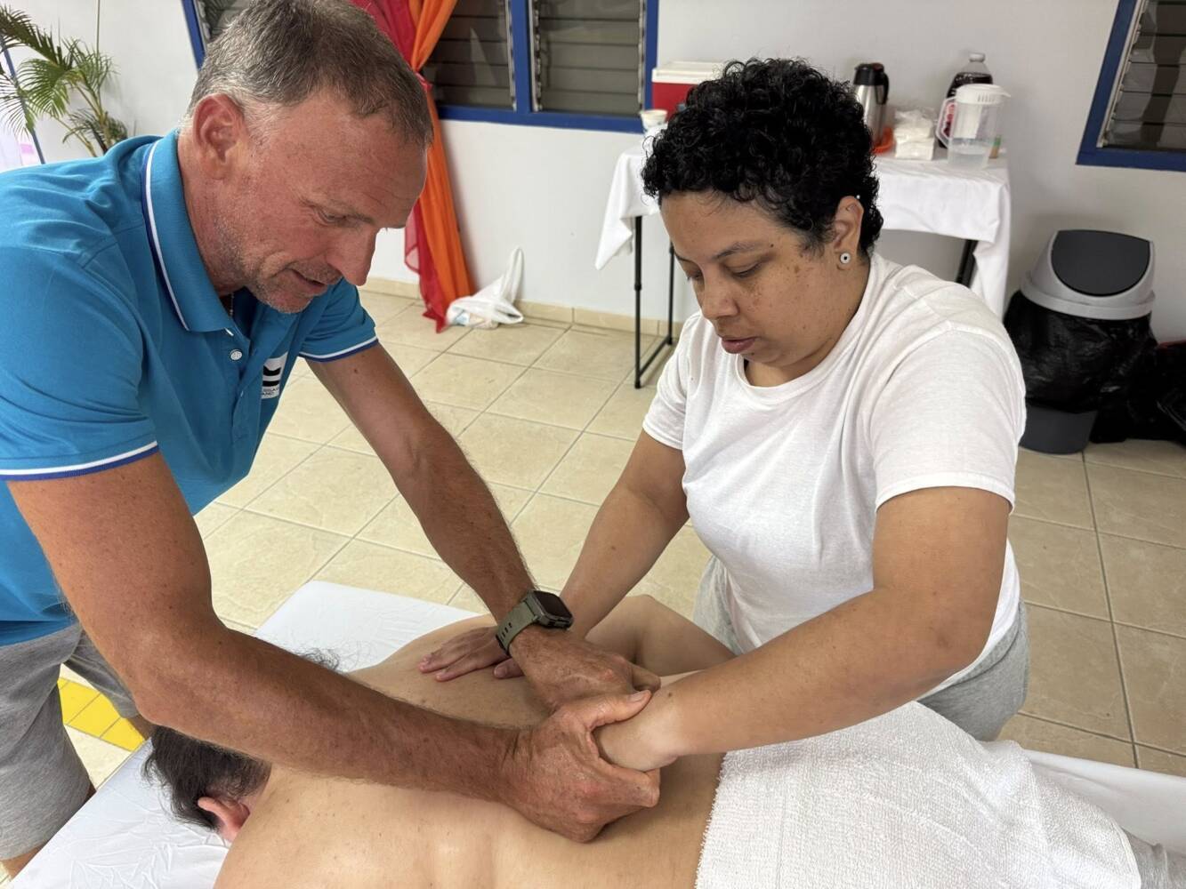 Van beperking tot beroep: blinden en slechtzienden krijgen massageopleiding