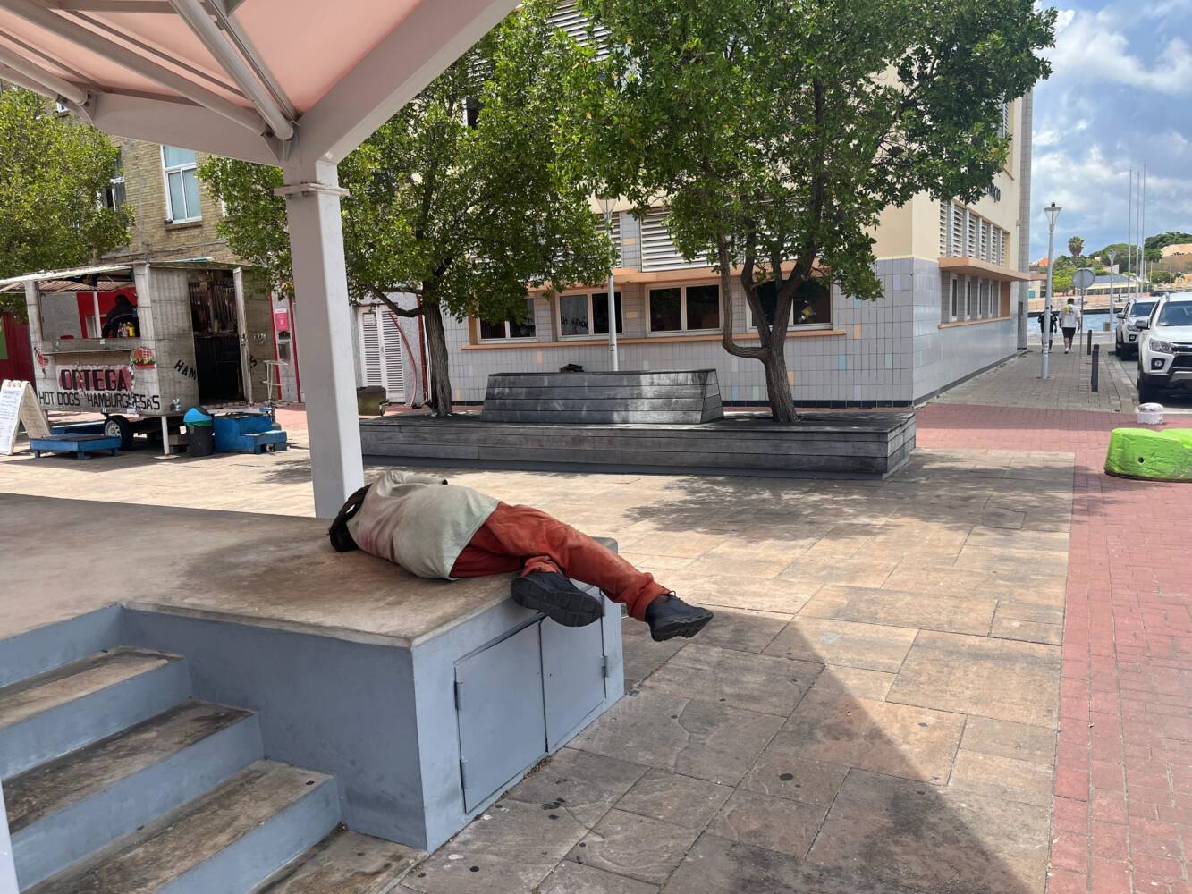 Arme wijken op Curaçao blijven jaar in, jaar uit in de problemen: Onvoldoende aandacht voor daklozen op Curaçao (4)