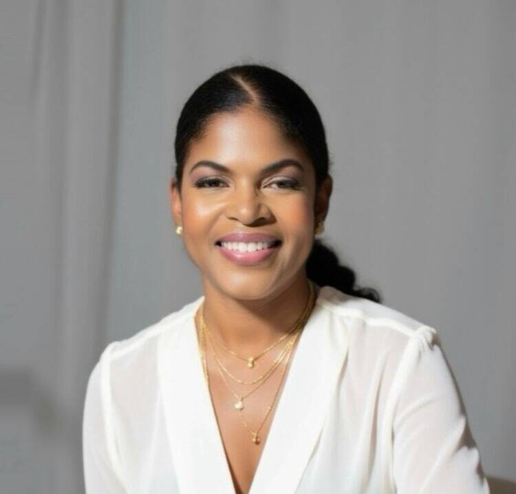 ‘Veel vrouwen blijven stil uit schaamte’ – Melrose Bloem opent luisterlijn op Curaçao