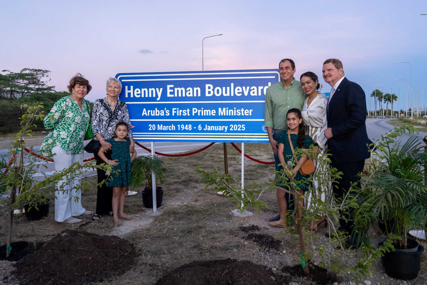Weekoverzicht: Carnaval in tijden van oorlog, een bombardement op het graf van Chávez en een eerbetoon aan Henny Eman