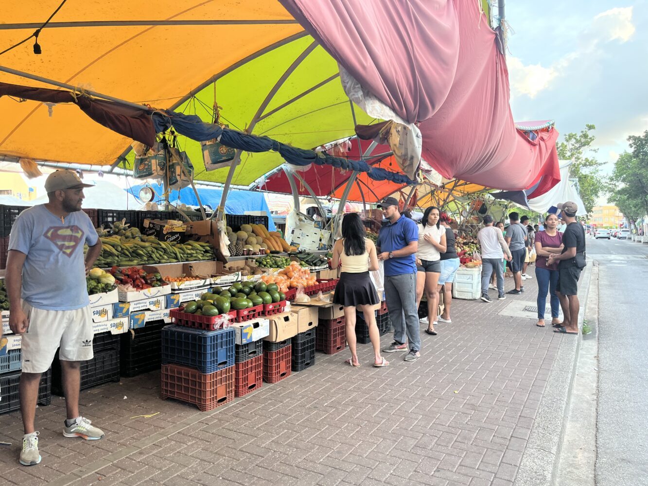 Leven tussen twee werelden: Venezolanen op Curaçao over hoop, angst en verandering