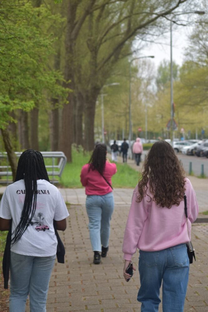 Geen gemakkelijke route (2): Nederland als ‘zaligmakend’ beschouwen, spant een strik voor studenten
