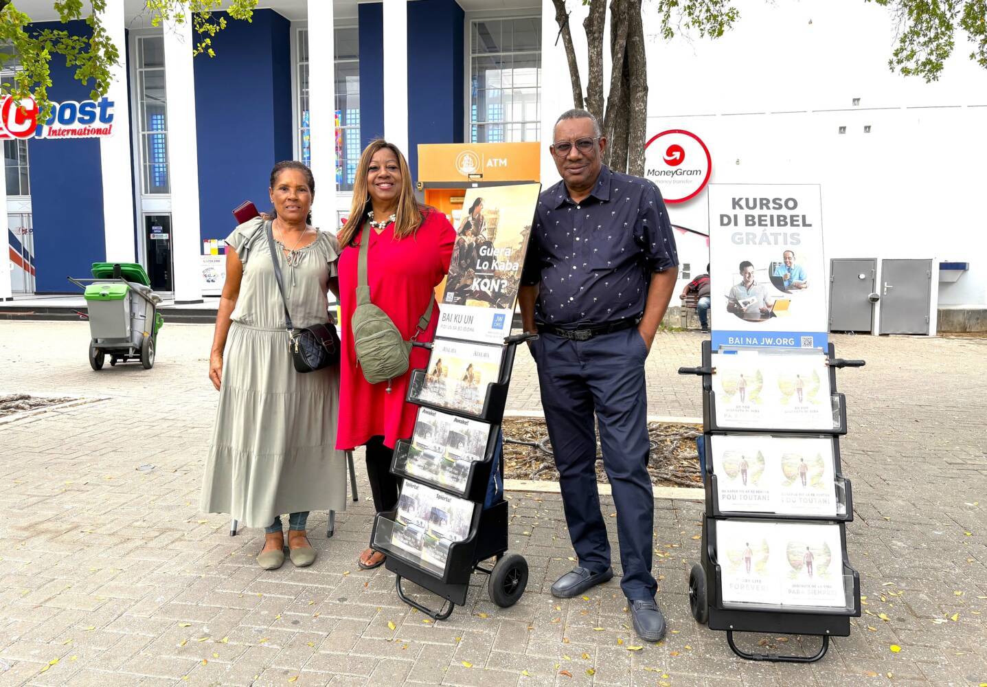 Bijbel voor Jehova’s Getuigen vertaald naar het Papiaments: “In de taal van je hart komt het meer binnen”