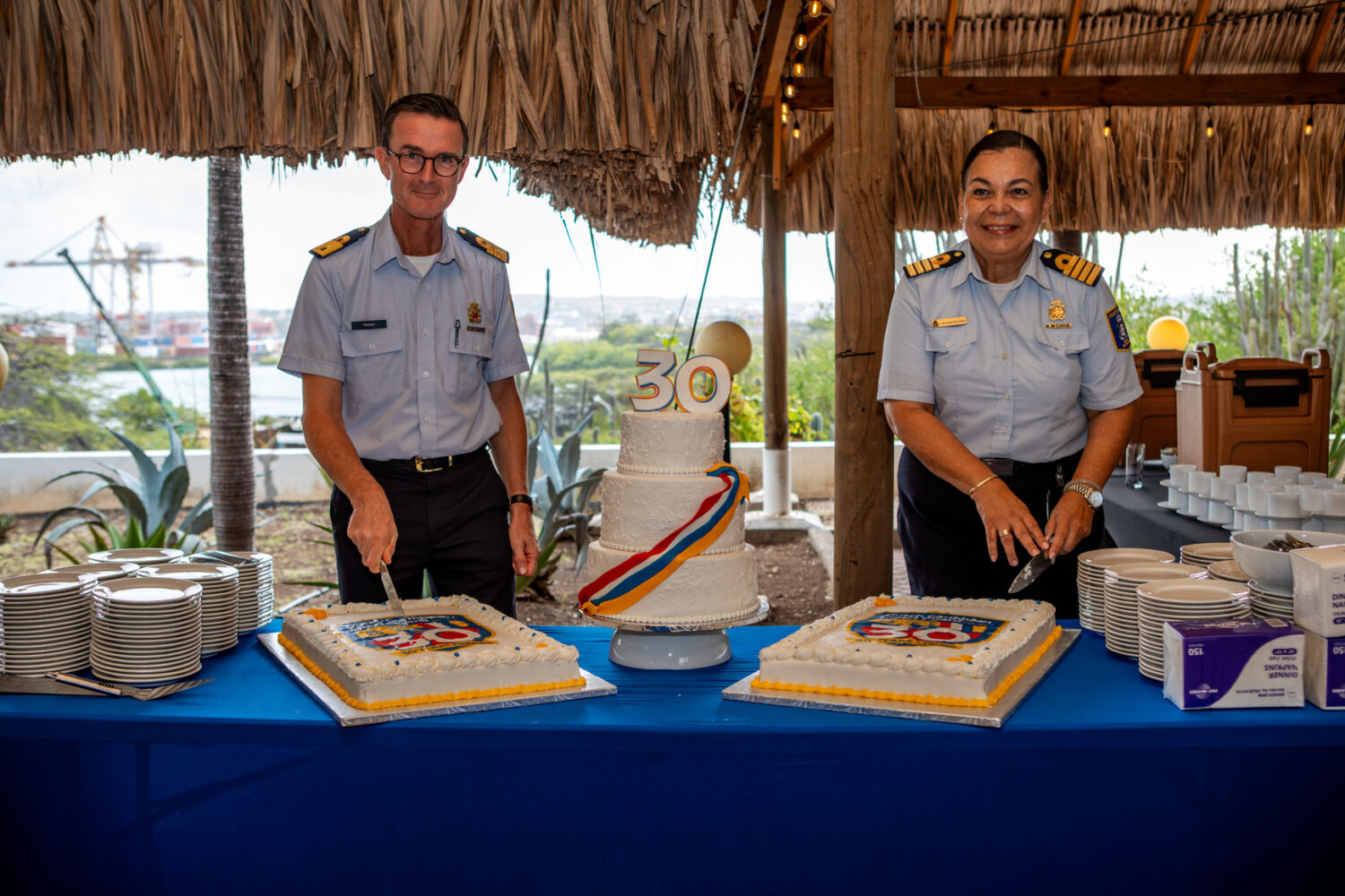 Weekoverzicht: Balkenende is onder de indruk van Aruba, Jonathan Schoop zit nog vast en Thom de Graaf moest ruim 30 minuten wachten