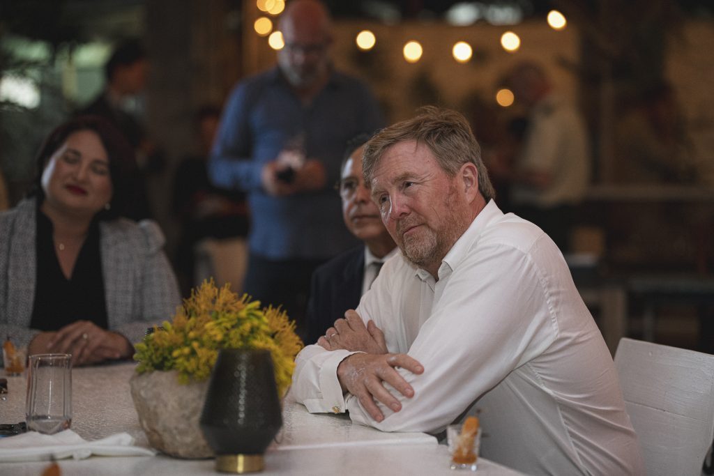 Koning besteedt tijdens bezoek aandacht geopolitieke spanningen