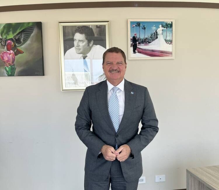 Premier Mike Eman over 40 jaar status aparte: “Autonomie zit in het DNA van Aruba”