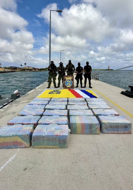 Weekoverzicht: Internetsensatie valt flauw op Sint Maarten, drukte op Koningsdag en Curaçao solidair met regering VS