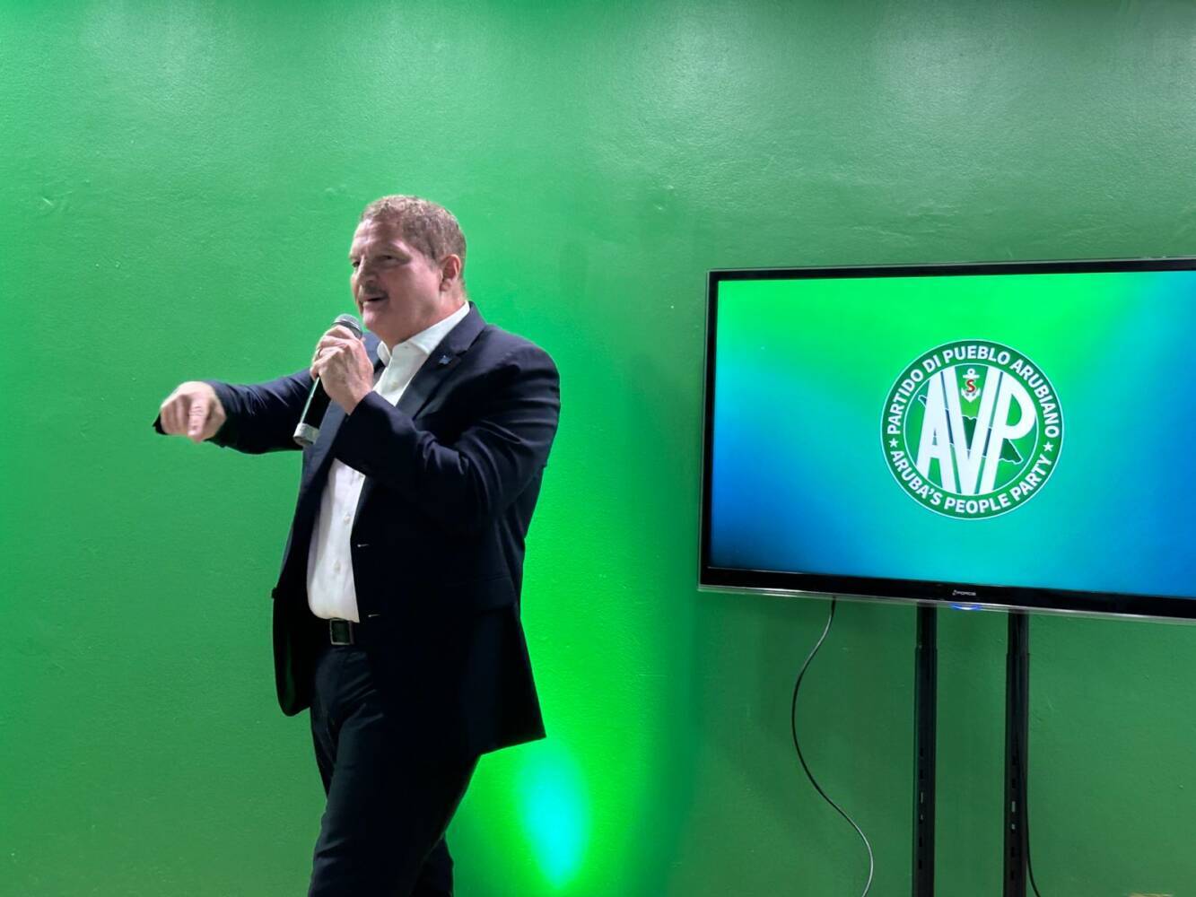 Premier van Aruba Mike Eman kondigt aftreden aan; coalitiepartner is verrast