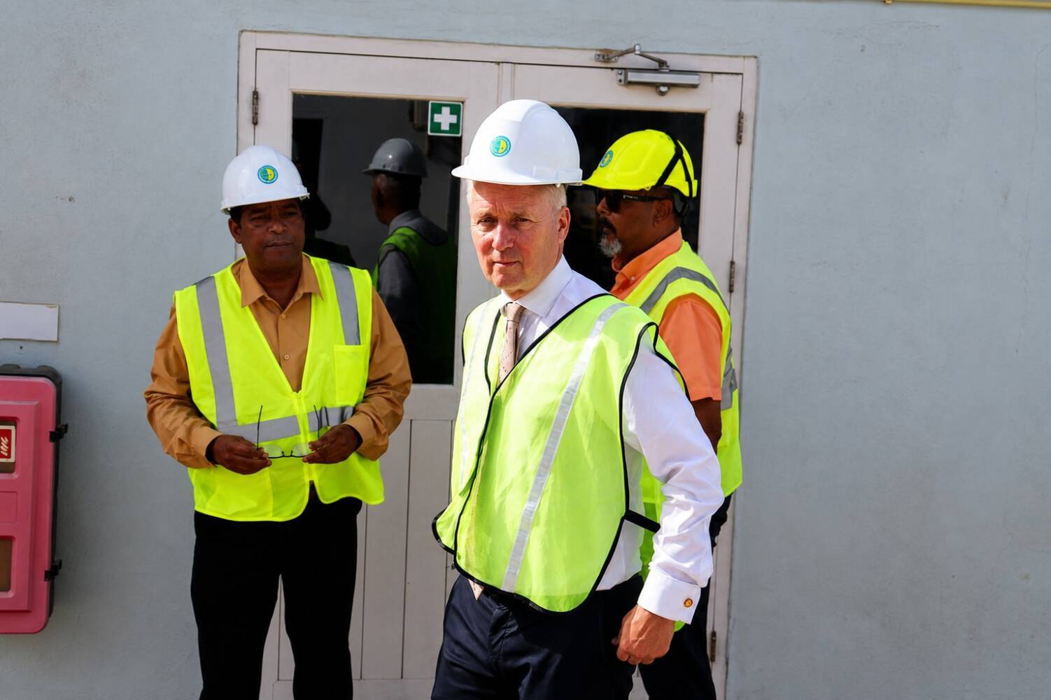 Staatssecretaris Van der Burg op werkbezoek aan Bonaire